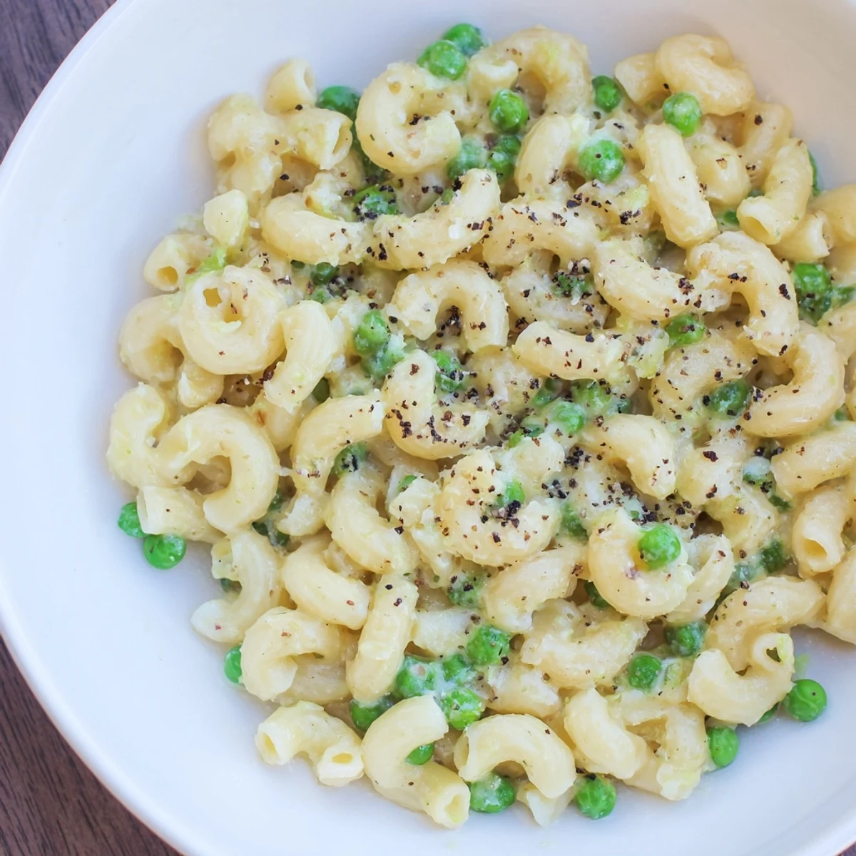Golden-hued macaroni and peas, ready to serve, with tender peas and light sauce.
