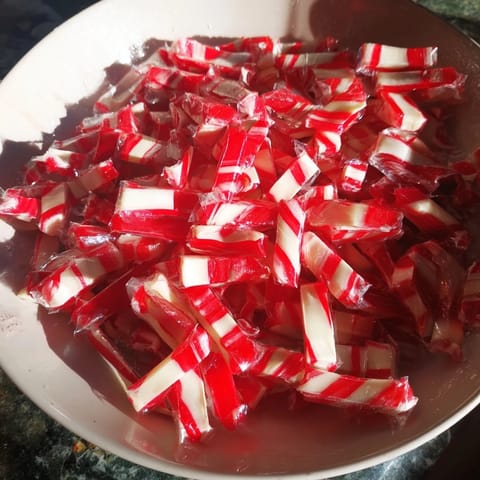 No-Bake Peppermint Candy Bowl